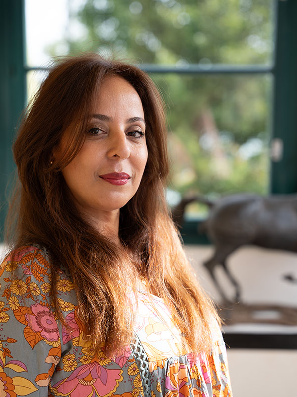 Portrait der Künstlerin Najed Dhahbi