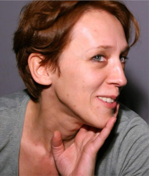 Portraitbild der österreiochischen Künstlerin Armina_Hatic