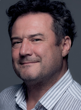 Portraitbild des russischen Künstlers Aleksander Zhernokluev