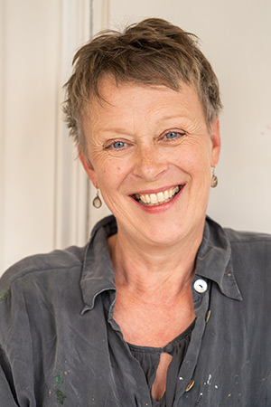 Portraitbild der deutschen Künstlerin Beate Köhne