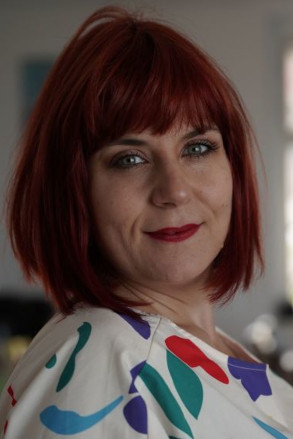 Portraitbild der österreichsichen Malerin und Sängerin Daniela Flickentanz