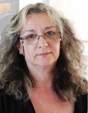 Portraitbild der rumänischen Künstlerin Elena Dragulelei