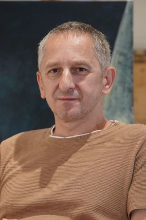 Portraitbild des georgischen Künstlers Luka Beselia