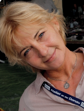 Das Bild zeigt das Portrait der rumänischen Künstlerin Maria Balea