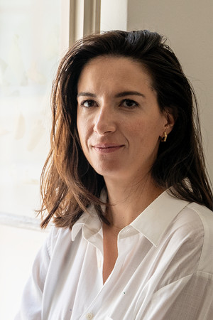 Portraitbild der spanischen Künstlerin Triana Obregon