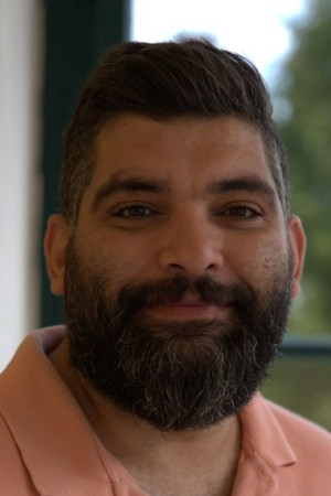 Portraitbild des jordanischen Künstlers Othman Shihab