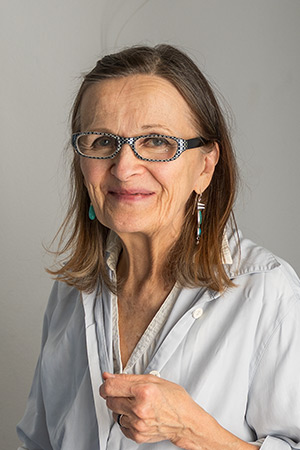 Portraitbild der finnischen Künstlerin Päivi Vähälä