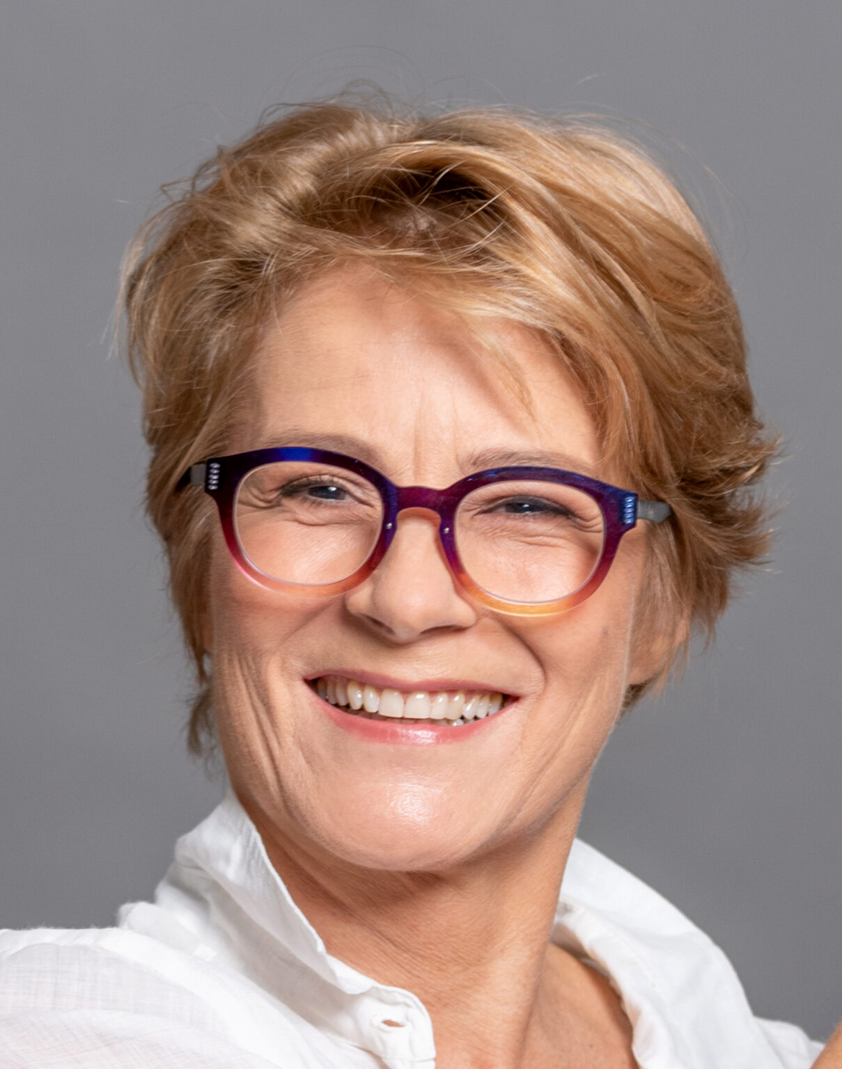 Portraitbild der österreichischen Künstlerin Doris Evdokimidis