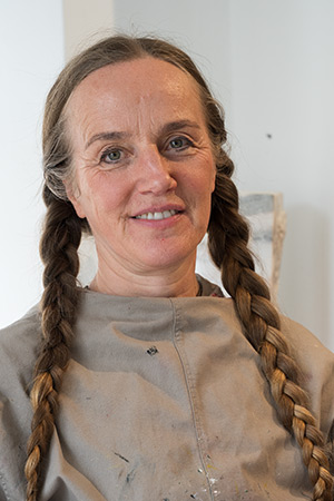 Portraitbild der deutschen Künstlerin Regine_Wolff