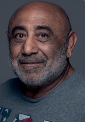 Portraitbild des Künstlers aus den USA Samuel Hallaj