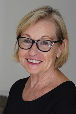 Portraitbild der österreichischen Künstlerin Eva Bakalar