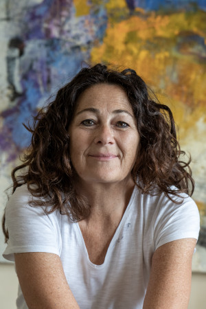 Portraitbild der deutschen Künstlerin Claudia Geil