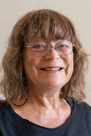 Portraitbild der Slowenischen Künstlerin Maja Pogacnik