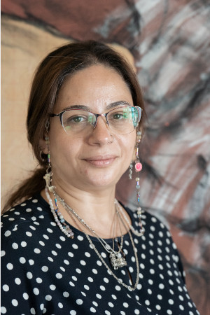 Portraitbild der ägyptischen Künstlerin Weaam El-Masry